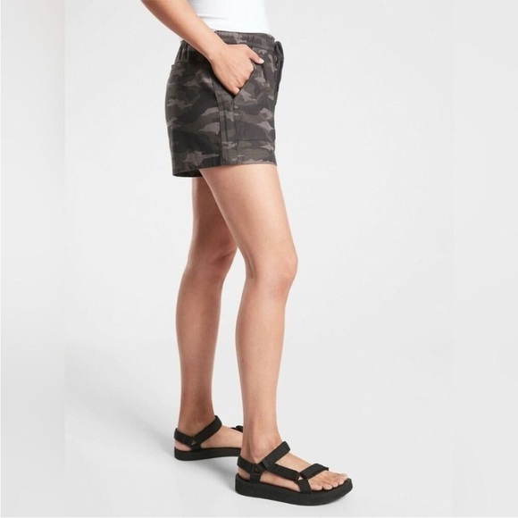 ATHLETA Camo Farallon Short 566687 Comfort Size 4 - Picture 4 of 10